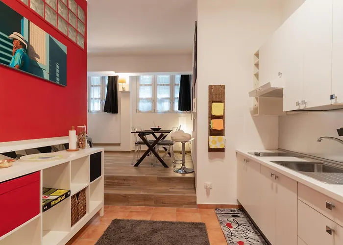 Guesthost - Modern Acquabella