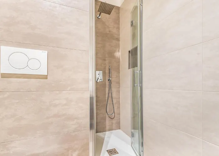 Via Valsesia 4 Pax Wi-fi * Milan