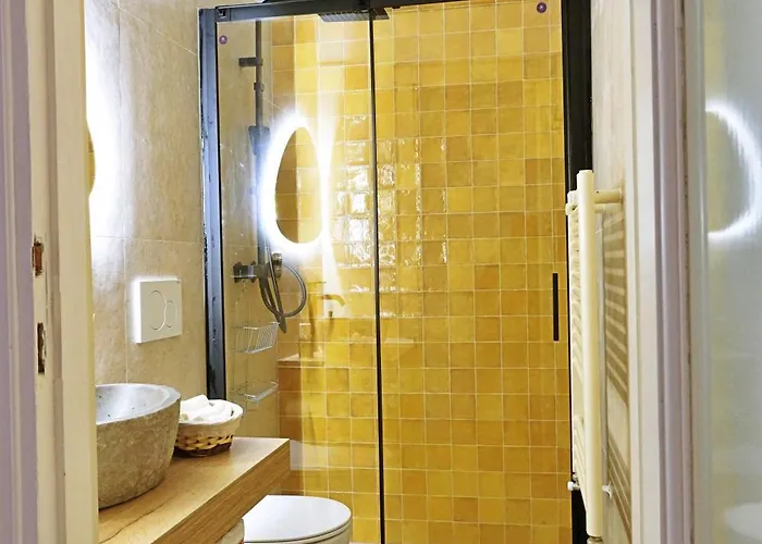 Urban 42 Apartment *