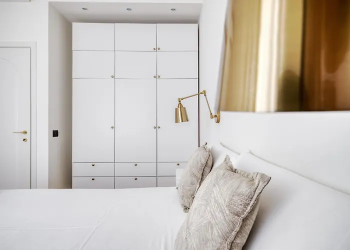 Apartment Just Urban Stays - Chic & Stylish Apt In City Center - 1 Min M2 Metro Milan