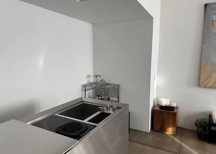 Urban Retreat Minutes Away From Duomo Cathedral Appartement Milaan
