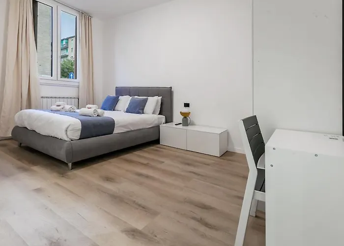 Luxury 2-bedroom Station