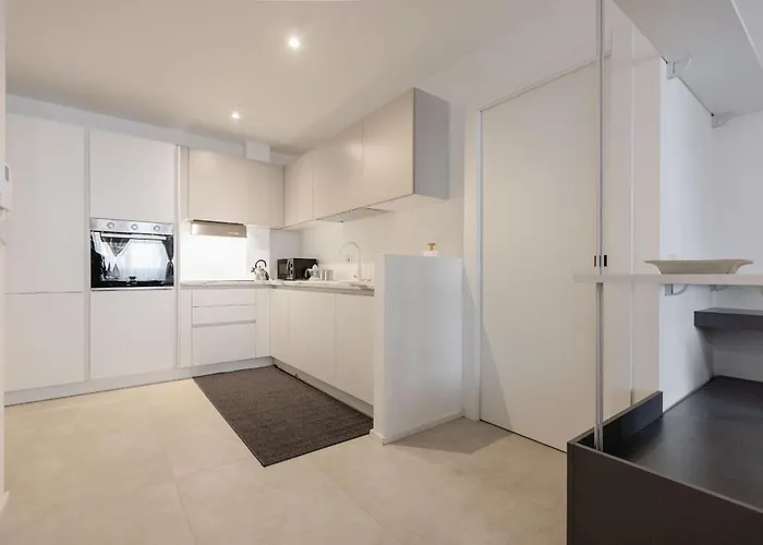 Black & Light Apartment Milan