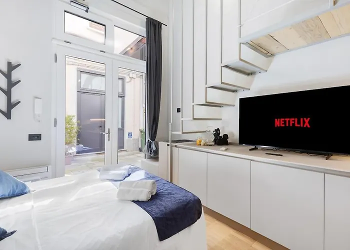 Design & Elegant In Navigli - ミラノ