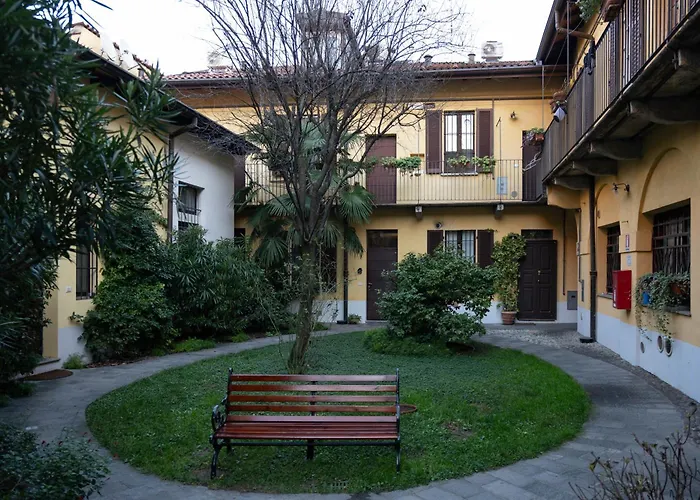 Moderno Bilocale Su Due Piani Nel Cuore Dei Navigli 밀라노