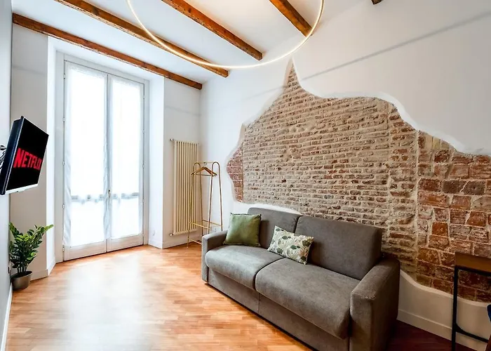 Stylish With Balcony - Brera * ميلان