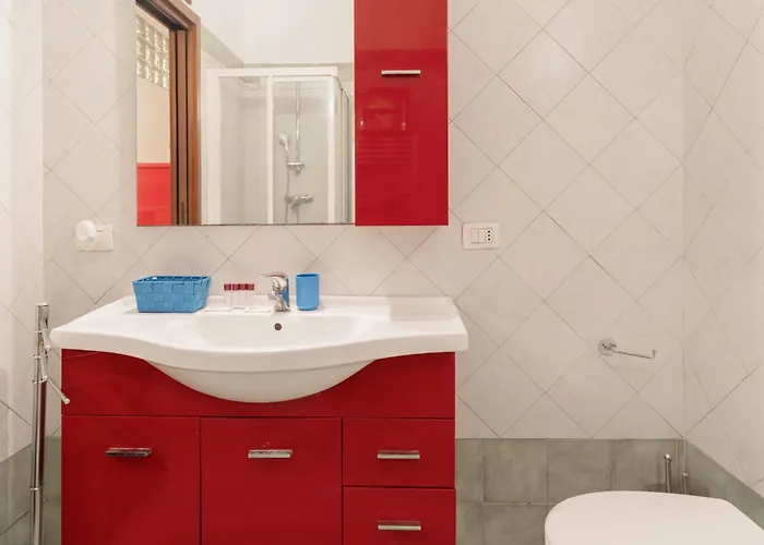 Guesthost - Modern Acquabella *