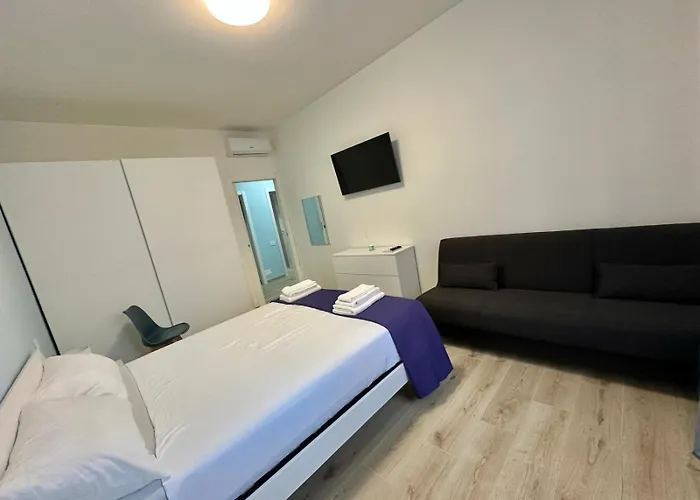 Lucania Azzurra Apartment, Elegante E Confortevole, Con Metro M3 Sotto Casa, Collegamento Diretto A Duomo Di E Stazione Daire