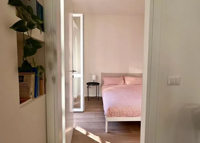 Modern And Bright House 20 Minutes From The Duomo Appartamento Milano