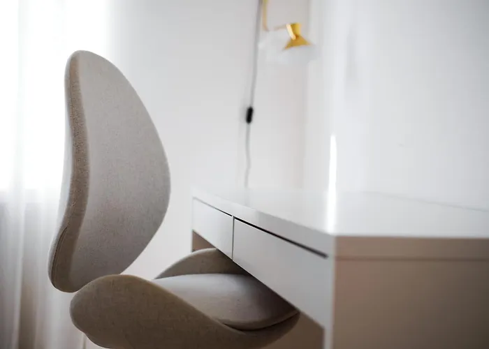 Just Urban Stays - Chic & Stylish Apt In City Center - 1 Min M2 Metro *