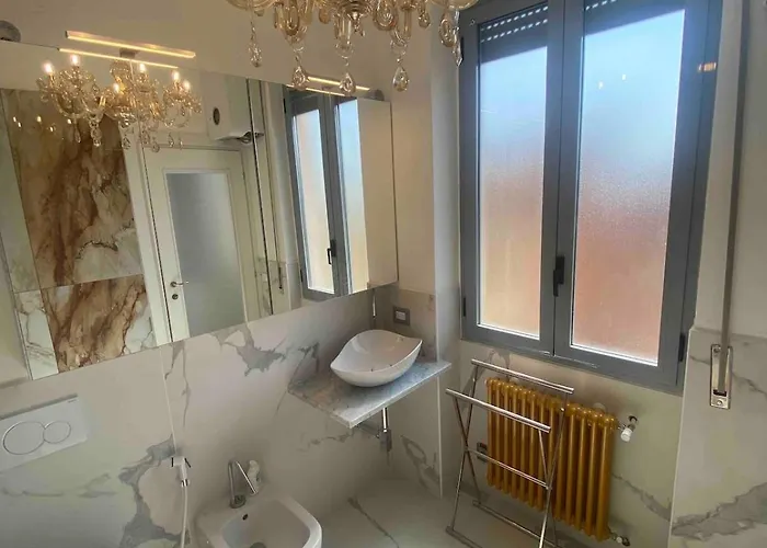 - Stylish, Historic, Luxury Apartamento