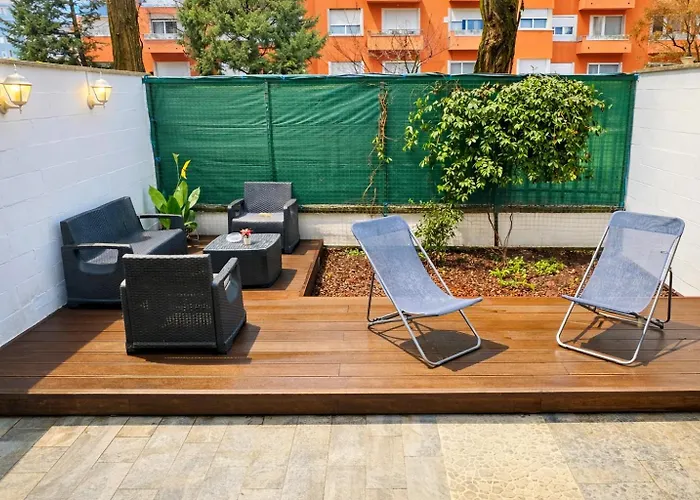 Garage & Garden Villa Apartment