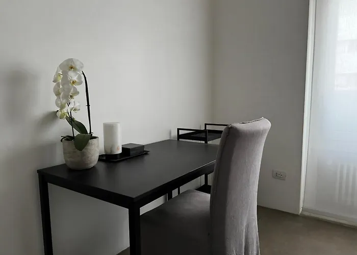 Urban Retreat Minutes Away From Duomo Cathedral Milaan
