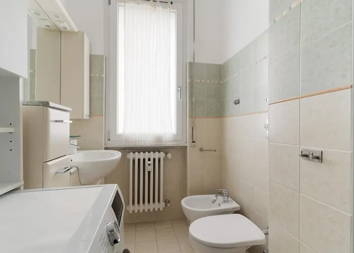 Guesthost - Cozy Flat Near Gorla M1 Daire Milano