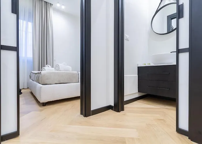Boutique Flat Steps From Duomo Milaan