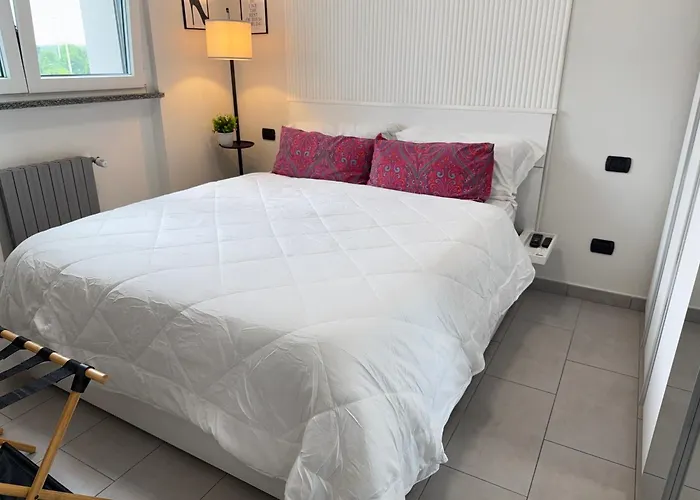 10 Minutes From Fiera With Large Terrace 아파트 밀라노