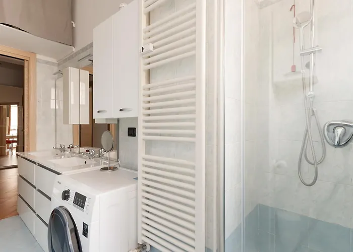 Guesthost - De Angeli Elegant