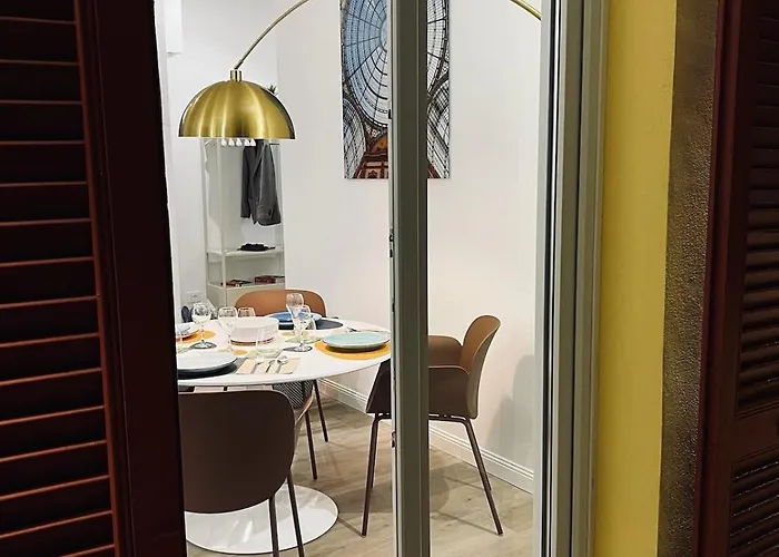 Premium Duomo Metro1, Comolake Trains11 Lägenhet Milano