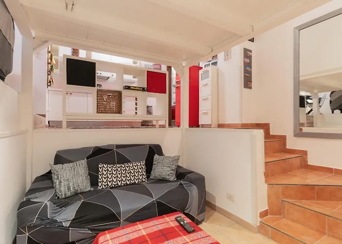 Guesthost - Modern Acquabella Апартаменты