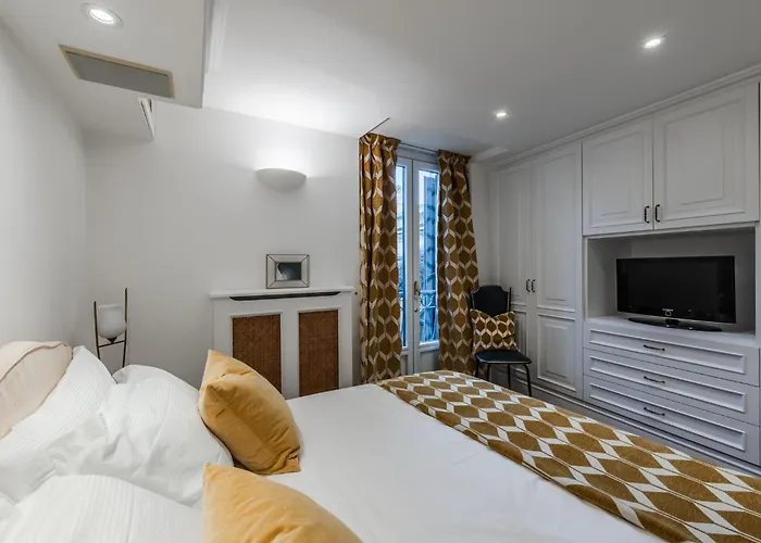 The Seven Stars - Montenapoleone Apartment