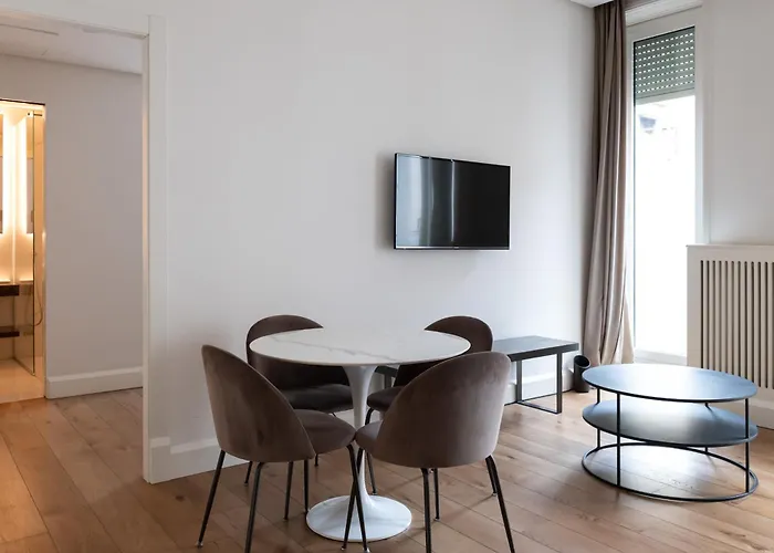 Elegante E Raffinato Bilocale B In Piazza Affari *