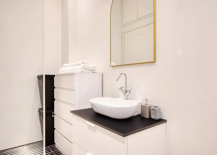 Just Urban Stays - Chic & Stylish Apt In City Center - 1 Min M2 Metro * Milan