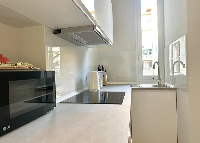 Designer Apartment, Entire Home, 2 Bathrooms, For Families, Groups * Milán