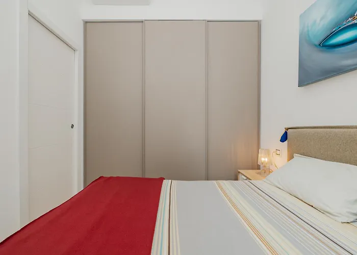 Bnbest Farini Enjoy Isola 4 Pax * Milánó