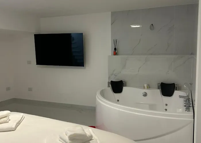 G Luxury Platinium&gold Red Metroline To Duomo Apartment