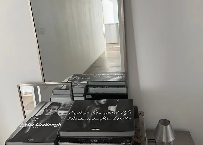 Urban Retreat Minutes Away From Duomo Cathedral *