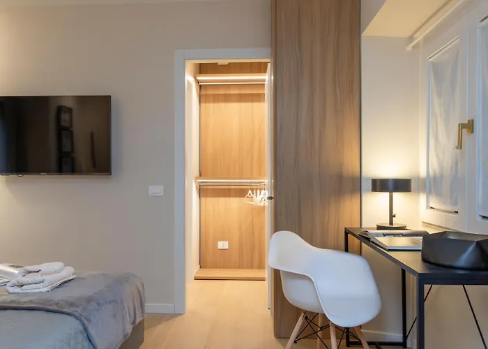 Brera Exclusive - New With Terrace, Near Parking Milão