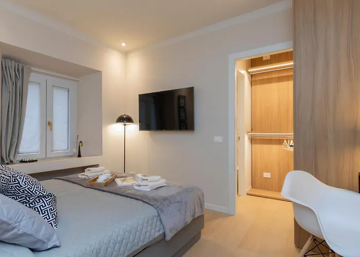 Brera Exclusive - New With Terrace, Near Parking Milão