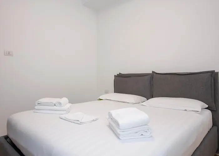 I-host - Bright 1br With Balcony In