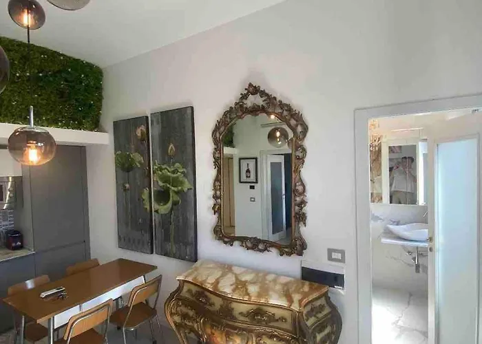 - Stylish, Historic, Luxury Apartamento Milão