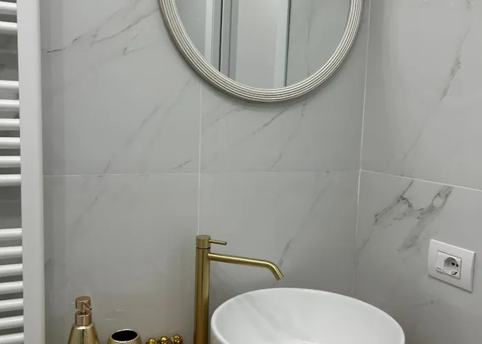 G Luxury Platinium&gold Red Metroline To Duomo Milan