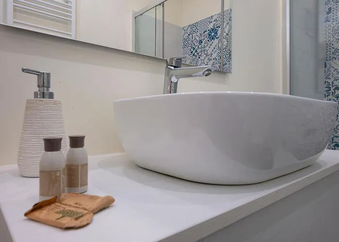 I-host - Bright 1br With Balcony In