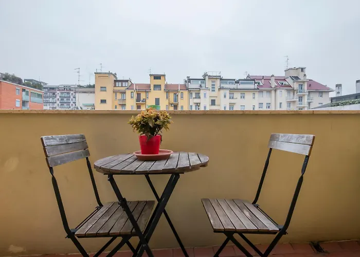 I-host - Bright 1br With Balcony In Lägenhet *