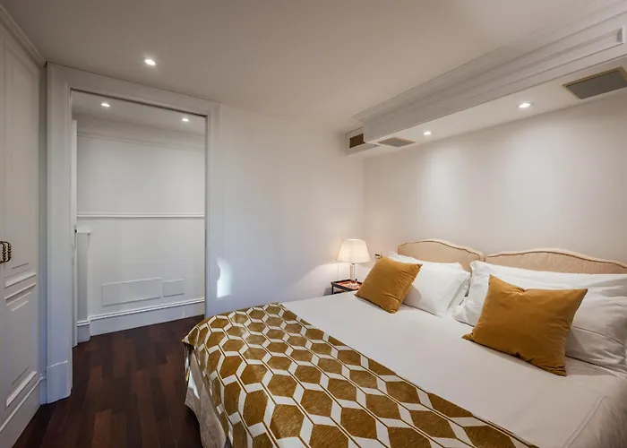 The Seven Stars - Montenapoleone * Milan