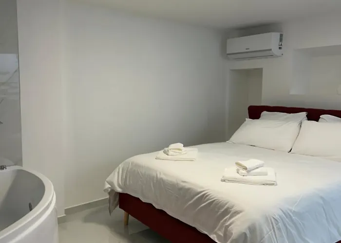 G Luxury Platinium&gold Red Metroline To Duomo * Milan