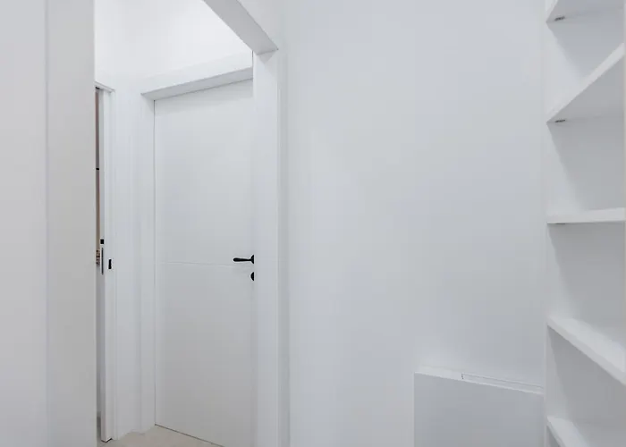 Black & Light Apartment Milan