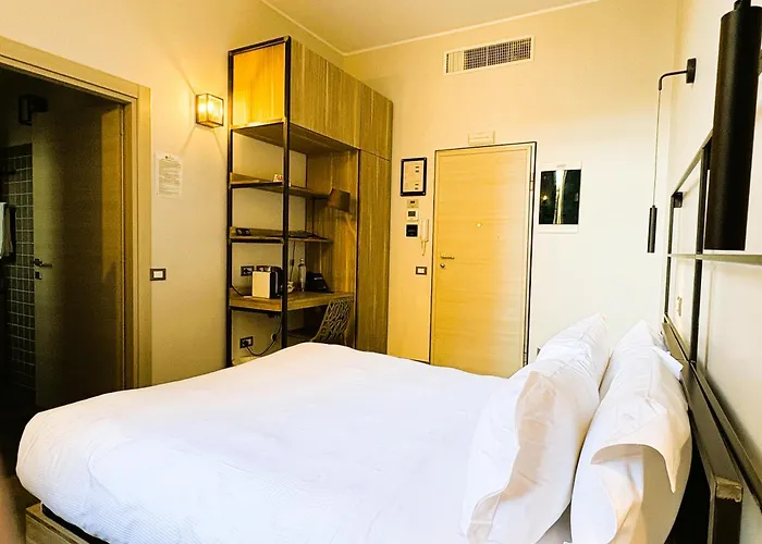 Versoverde Alzaia Naviglio Grande Otel Milano