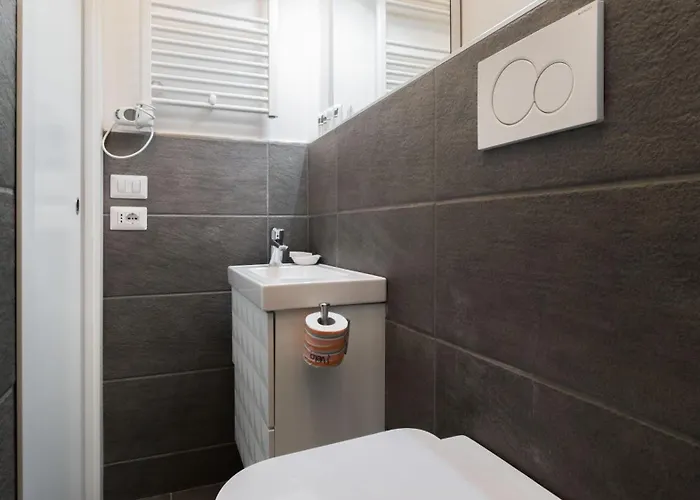 Atto Vannucci 15 B