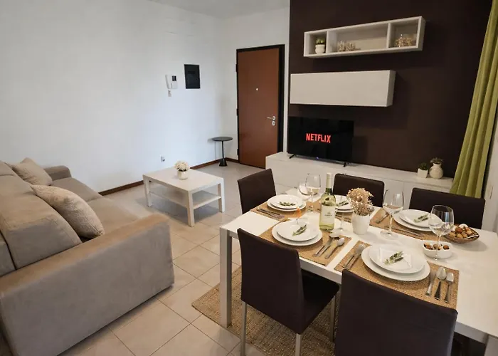 Bicocca, Free Parking, Private Garage, Metro M5 200m, Garden, Kids & Pet Friendly Appartement Milaan