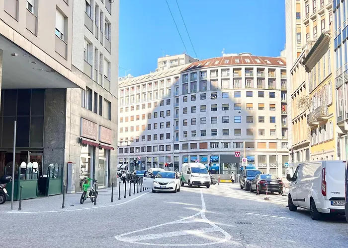 5 Min Walk To Duomo Petite Loft! Apartamento Milão