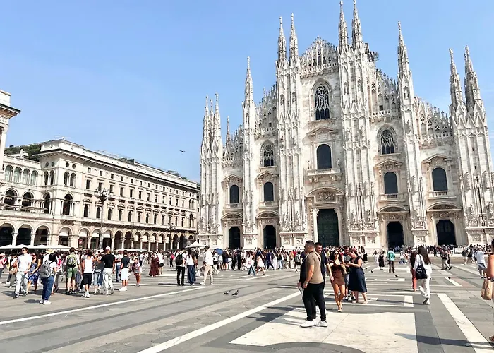 5 Min Walk To Duomo Petite Loft! * Milão