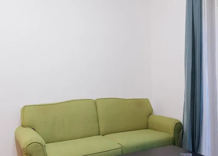 Cinzia's House - 5 Minutes From The Metro Милан