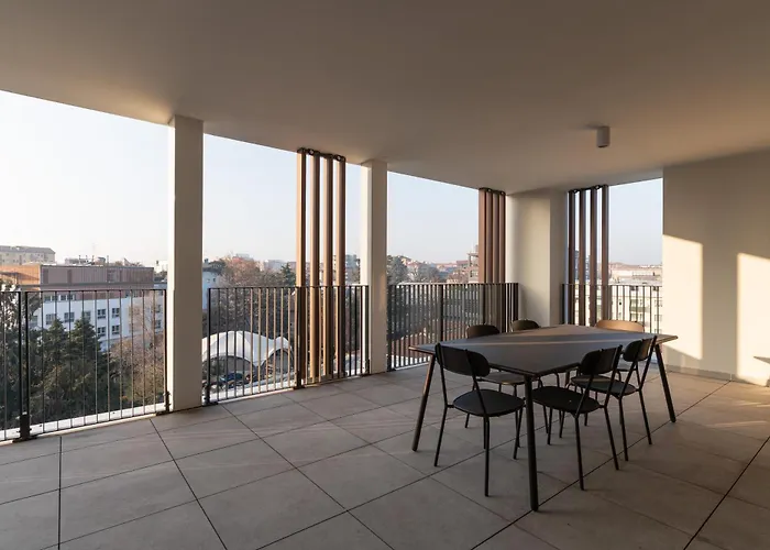 Guesthost - Modern Terrace Flat Lambrate