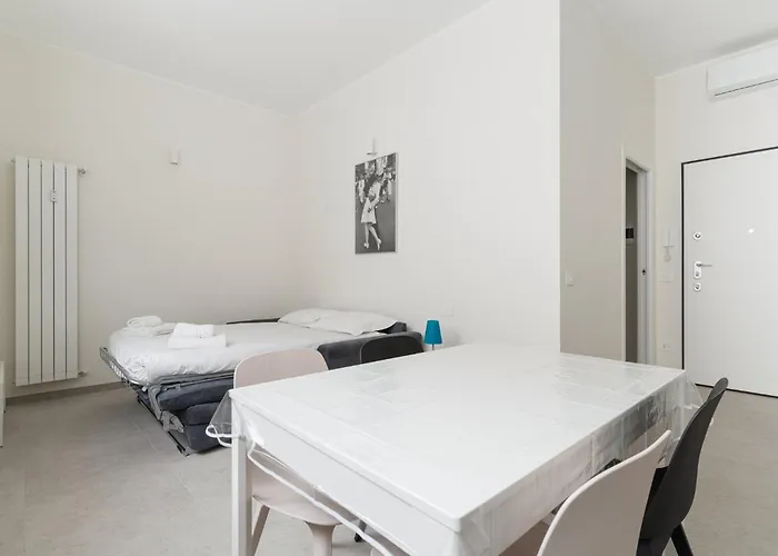Guesthost - Comfy Near Gambara Mm1 Apartment Mailand