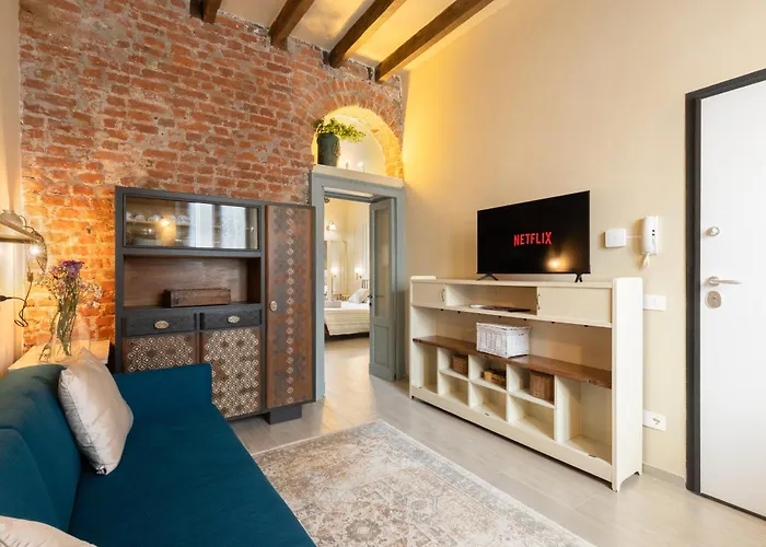 Charm Two-room Bocconi Navigli Darsena Daire