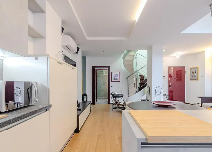 Isola Oasis - Loft With Garden & Free Private Garage * Милан